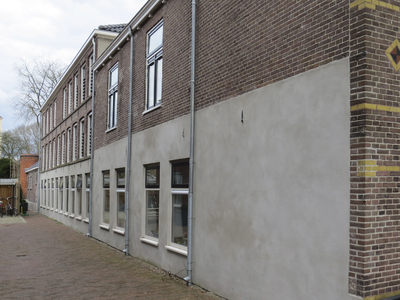 907228 Gezicht op de zijgevel van de voormalige wasserij 'Aurora' (Koningsweg 108) te Utrecht, die verbouwd wordt voor ...